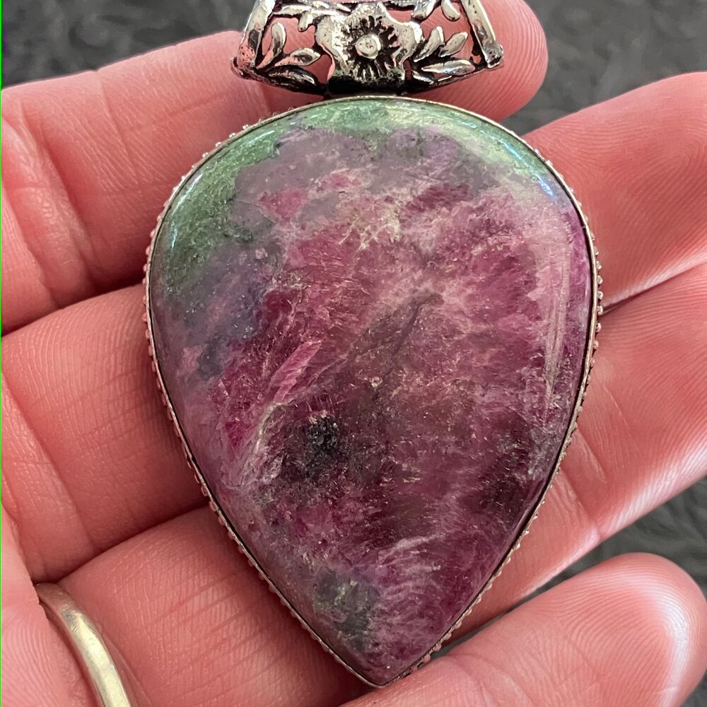 Ruby in Zoisite Anyolite Stone Jewelry Crystal Pendant